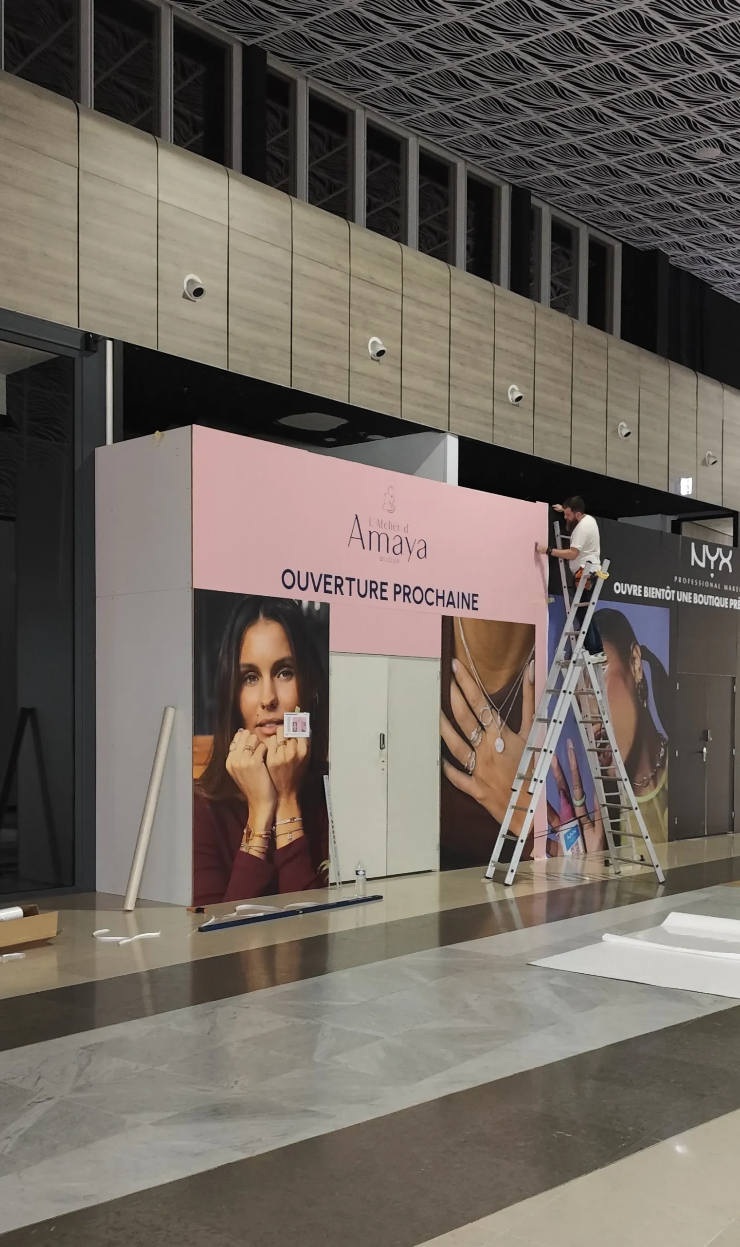 Habillage grand format de palissade Amaya réalisé par JAM Studio