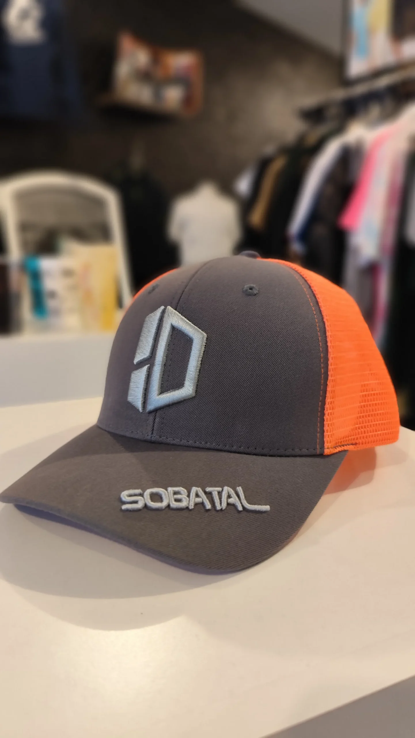 Casquette personnalisée en broderie par JAM Studio