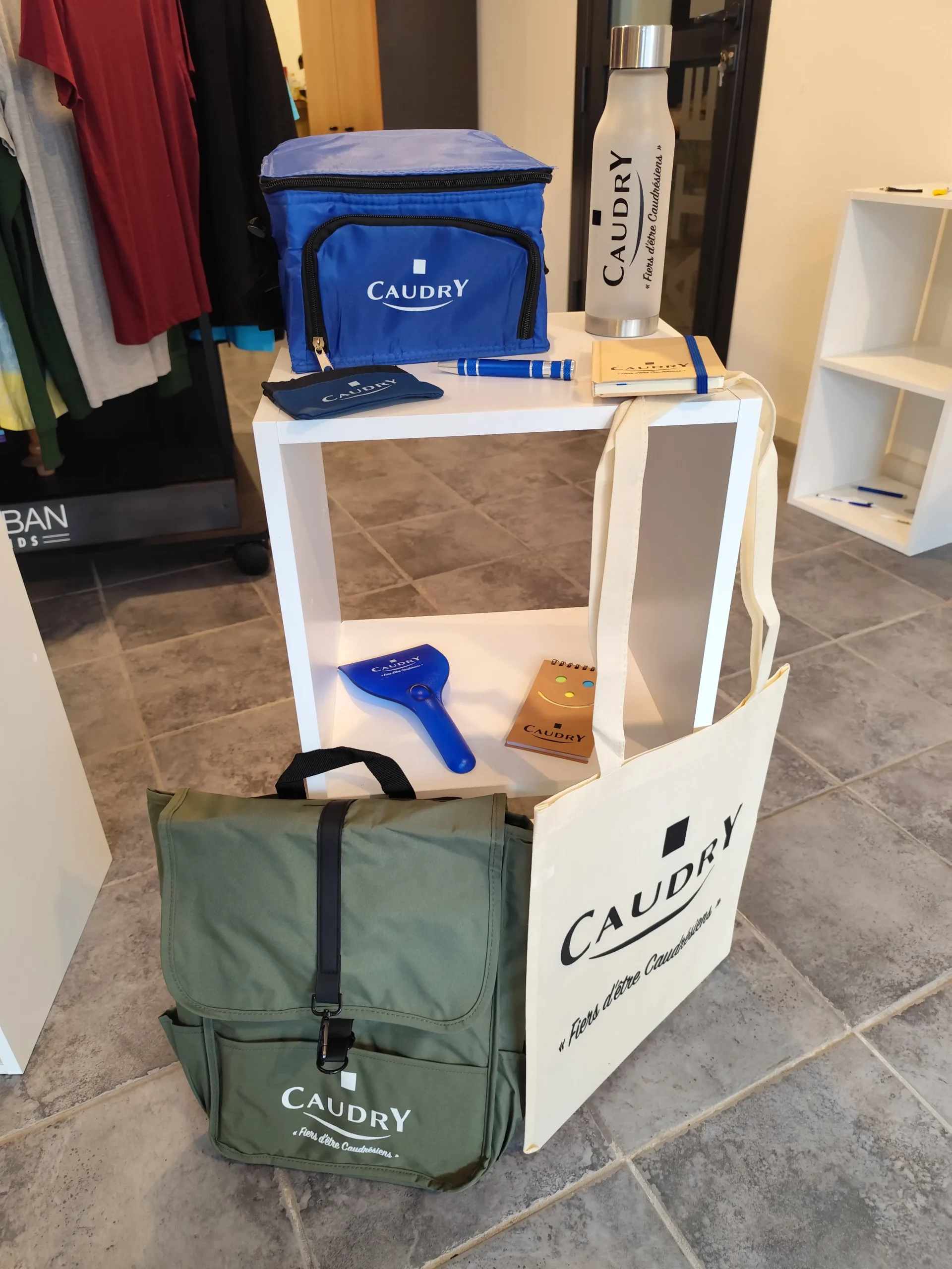 Gourdes et sacs personnalisés par JAM Studio